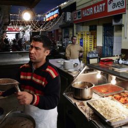 A Turkish cook prepares doner kebab made of beef in a small restaurant in the Mediterranean Turkish city of Antalya January 17, 2006. Turkey's top holiday destination Antalya is concerned by the westward spread of the bird flu disease towards the city blessed by a long Mediterranean coast. Photo taken January 17, 2006. REUTERS/Umit Bektas PP06010254 - RTR18CPI